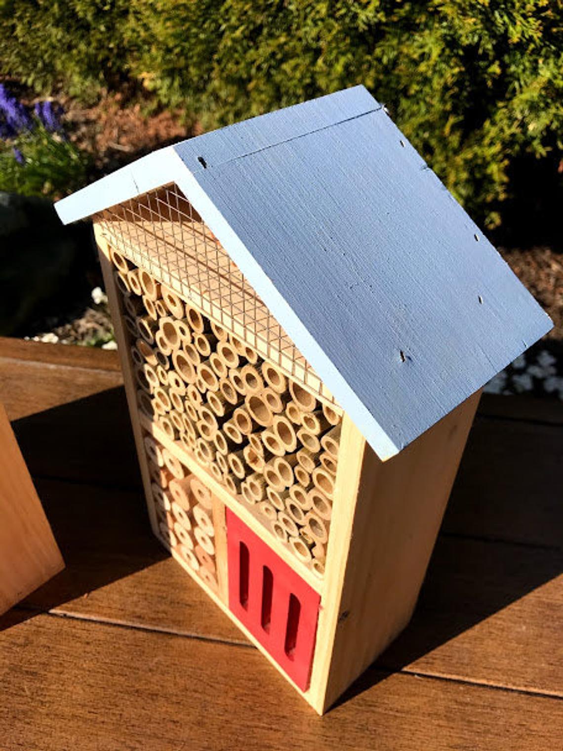 Sunny Pollinator Hotel Multi room House